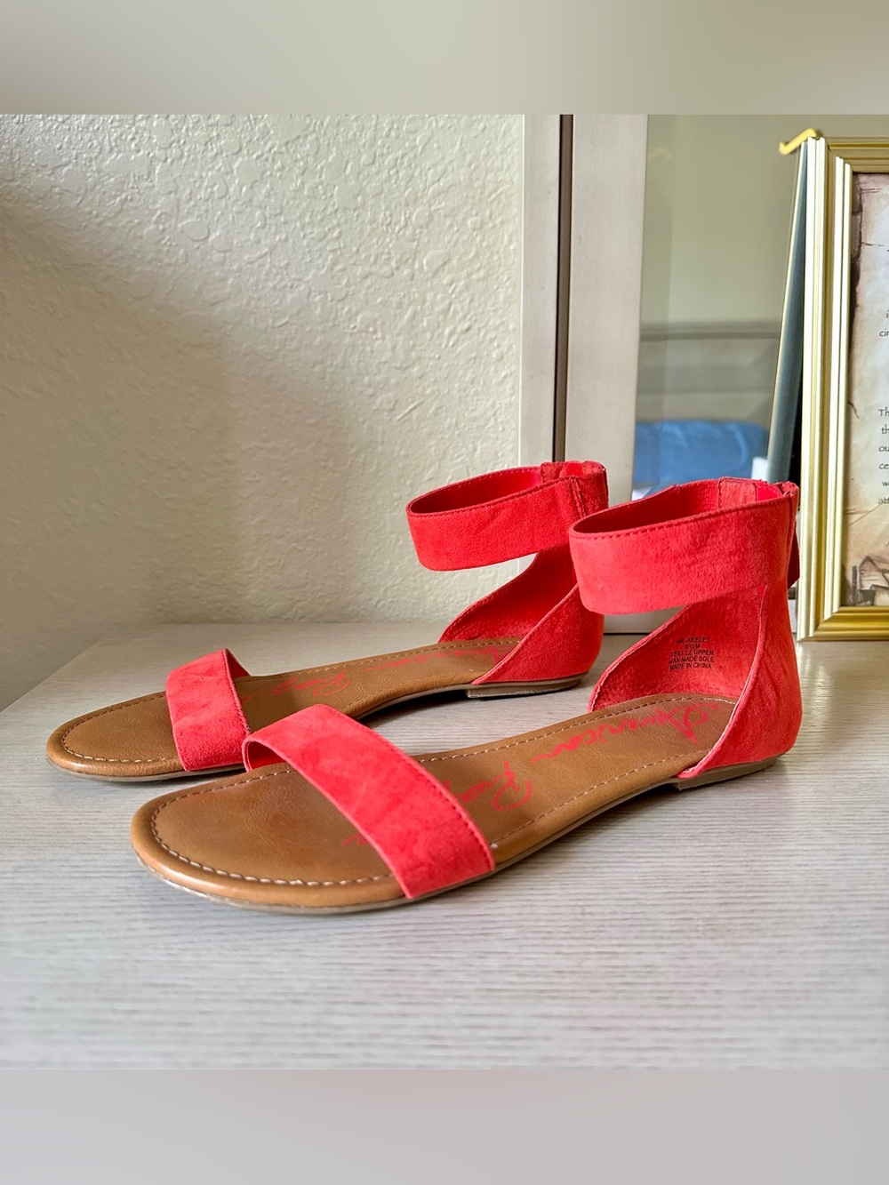 AMERICAN RAG RED ANKLE-STRAP WOMEN SUMMER FLAT SANDALS – SIZE 8.5